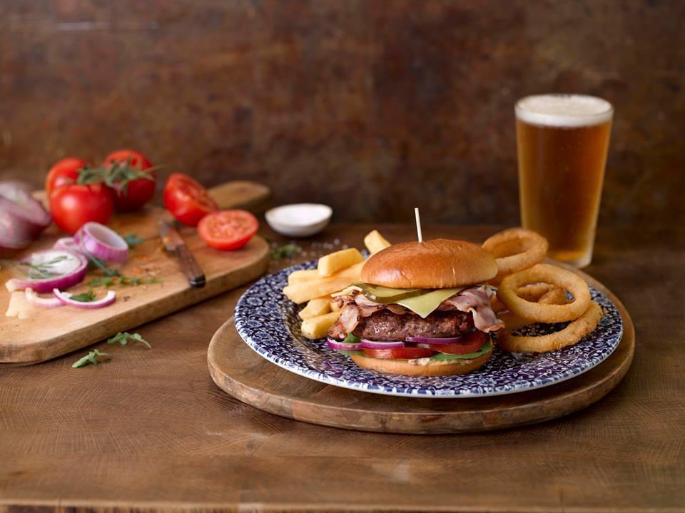 The Crown Hotel Wetherspoon Бигълсуейд Екстериор снимка