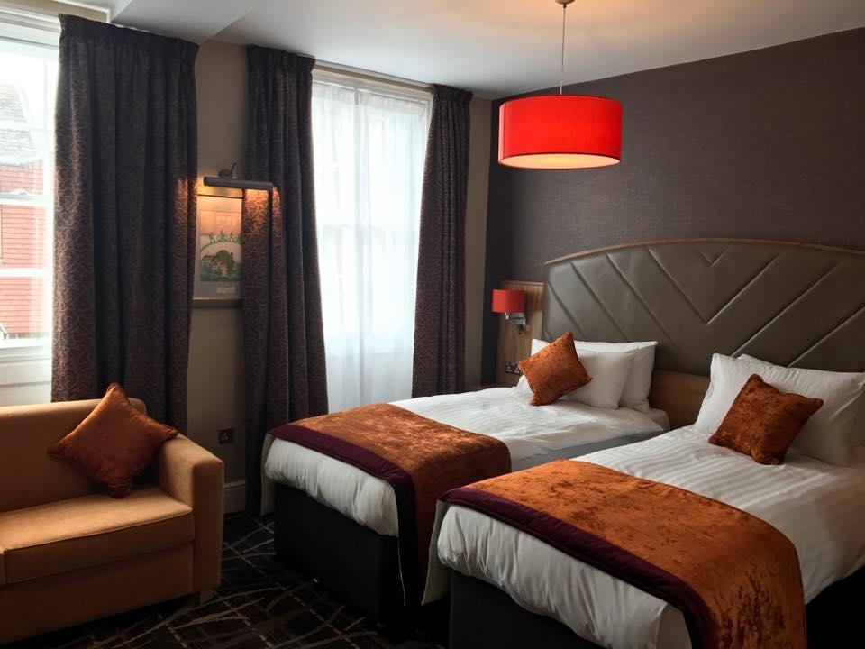 The Crown Hotel Wetherspoon Бигълсуейд Екстериор снимка
