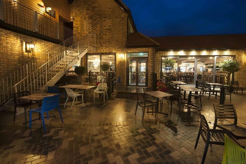 The Crown Hotel Wetherspoon Бигълсуейд Екстериор снимка