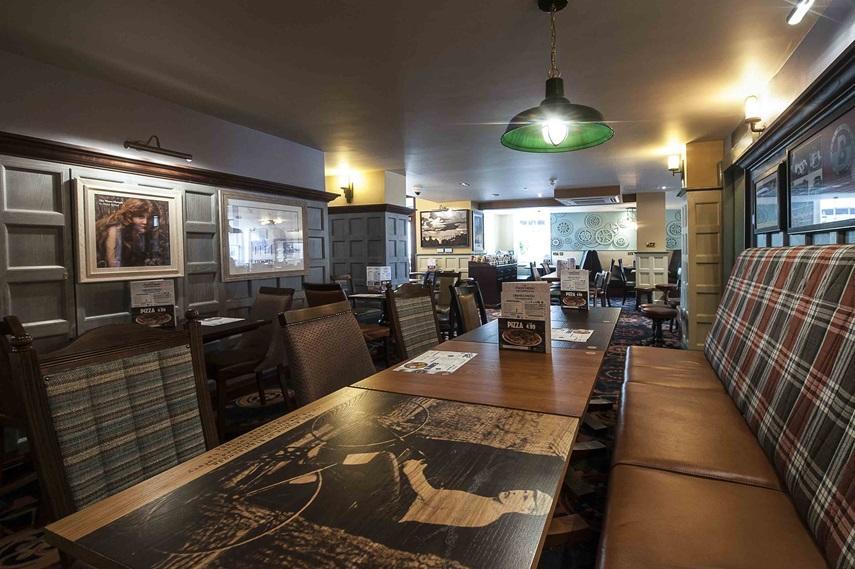 The Crown Hotel Wetherspoon Бигълсуейд Екстериор снимка