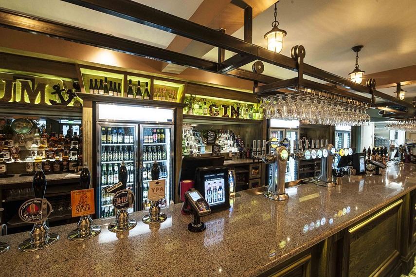 The Crown Hotel Wetherspoon Бигълсуейд Екстериор снимка
