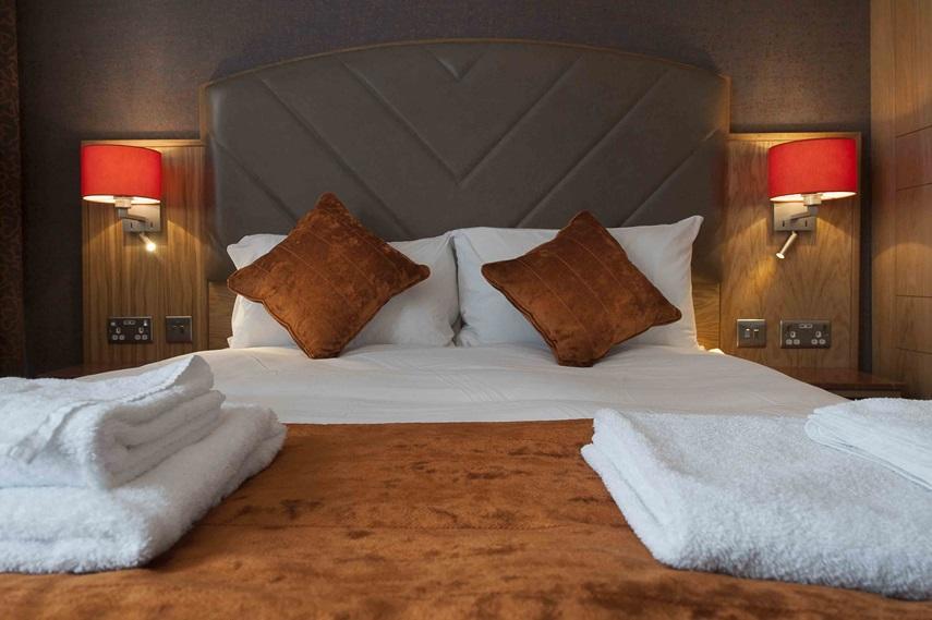 The Crown Hotel Wetherspoon Бигълсуейд Екстериор снимка