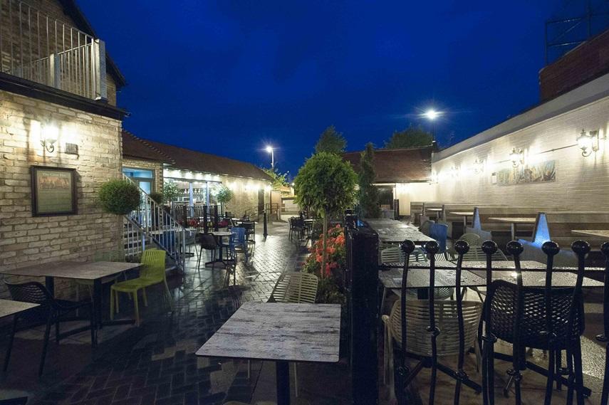 The Crown Hotel Wetherspoon Бигълсуейд Екстериор снимка